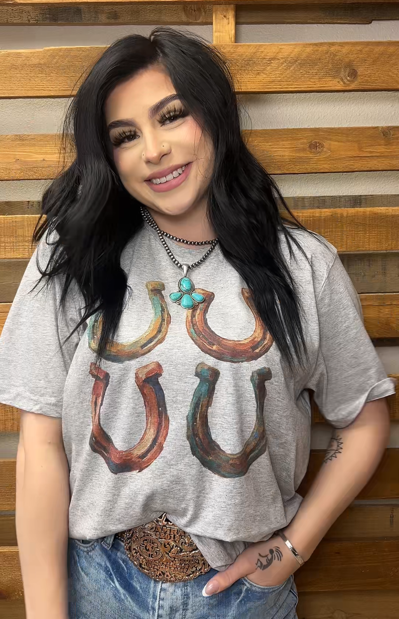 HORSESHOE GRAPHIC TEE