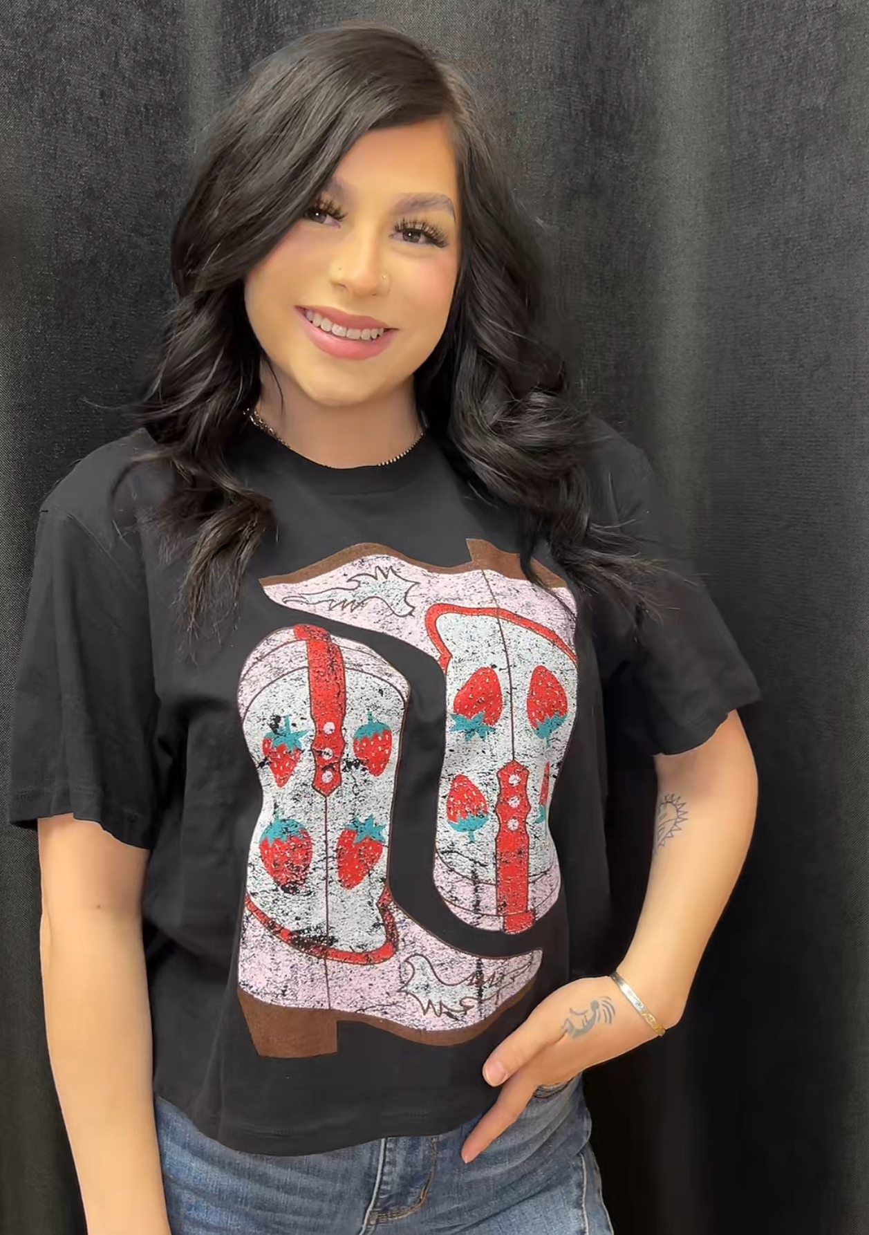 BERRY CUTE BOOTS TEE