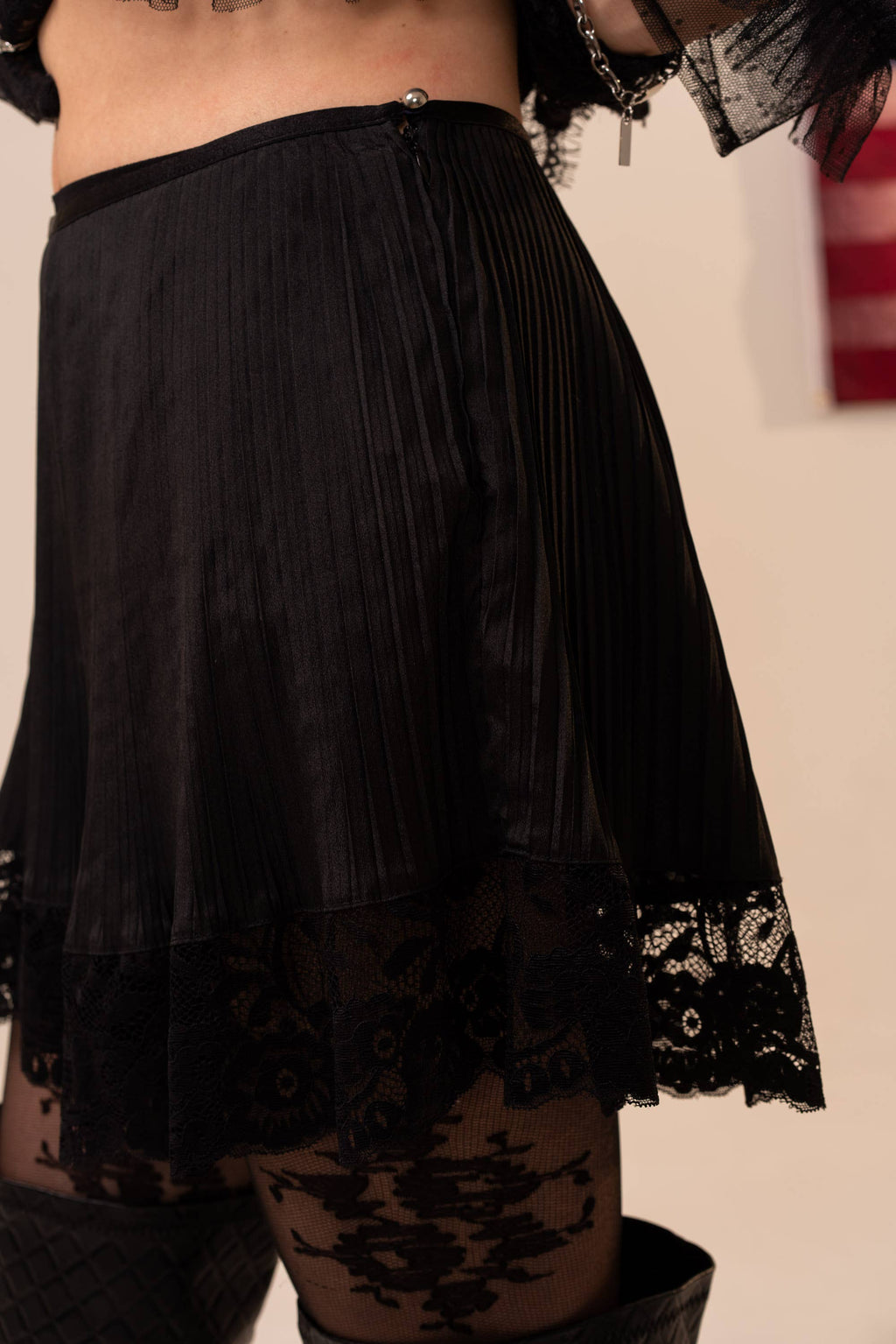 LACIE LACE SHORTS